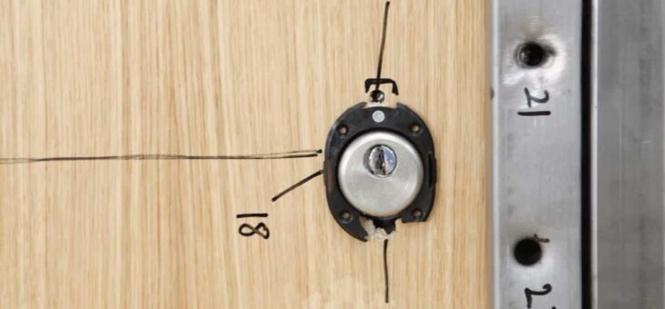 ¿Es necesario poner un FAC en una puerta acorazada?