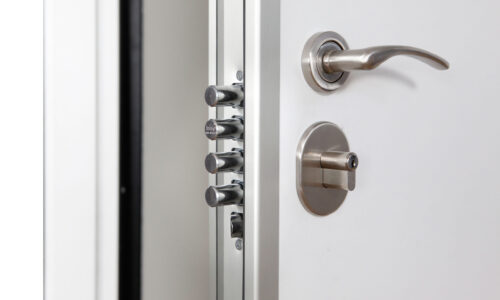 Diferencia entre puerta acorazada y puerta blindada