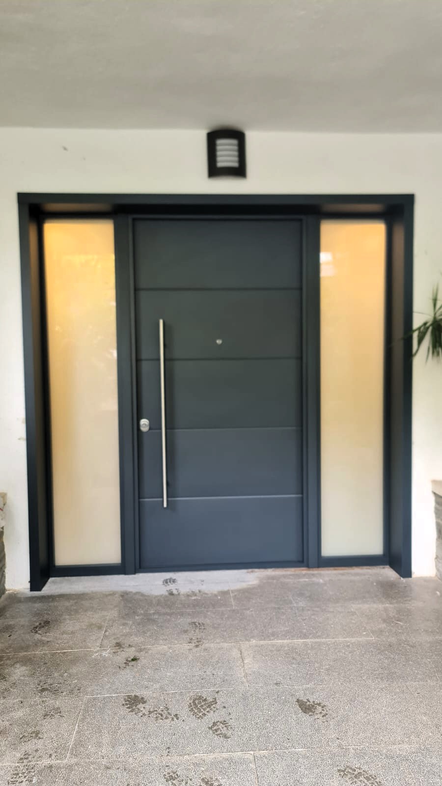 Puerta acorazada modelo K-100 RC3 instalada en vivienda